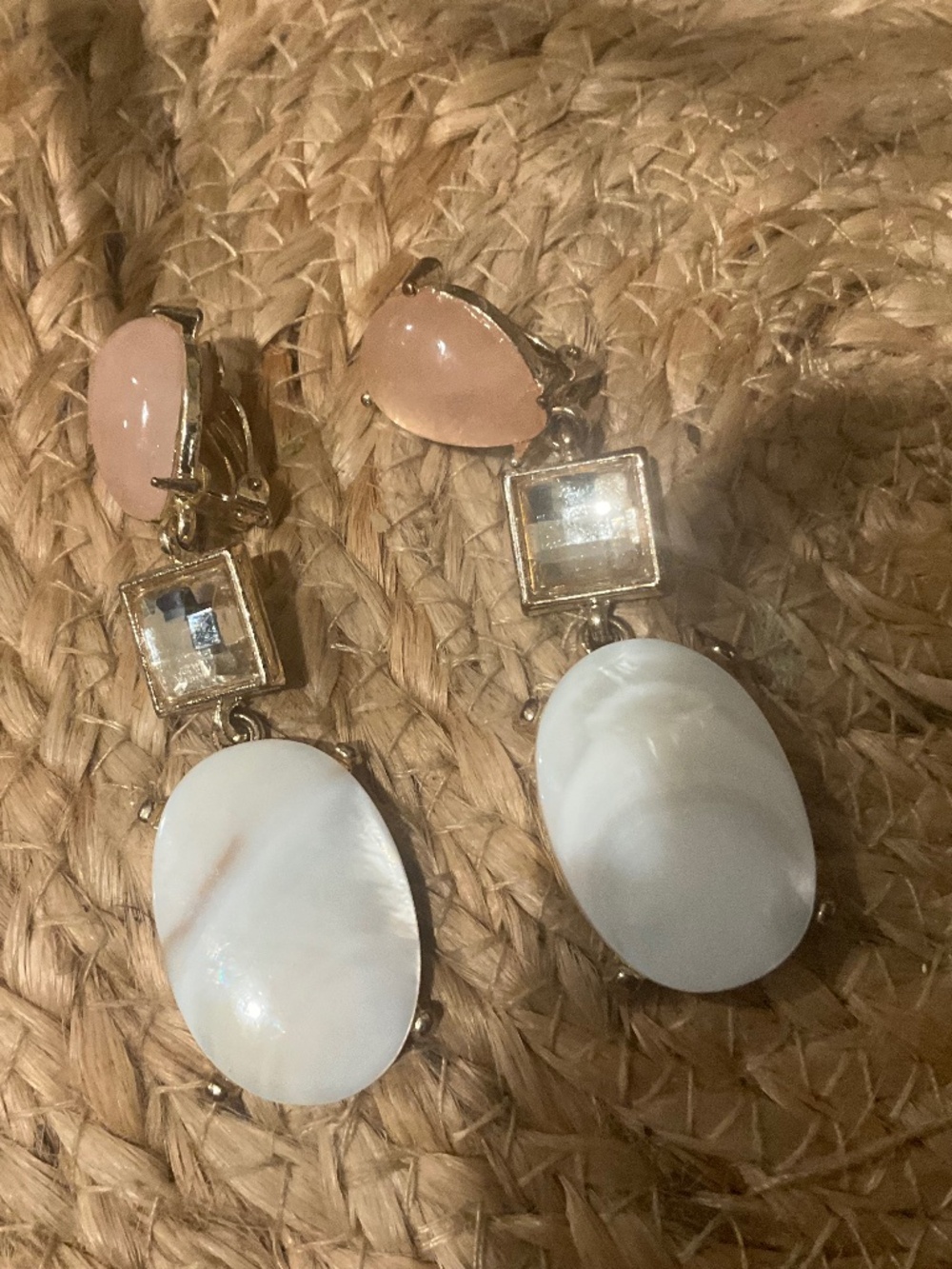 Chico's stunning Rose Mauve resin with crystal clip Earrings EUC